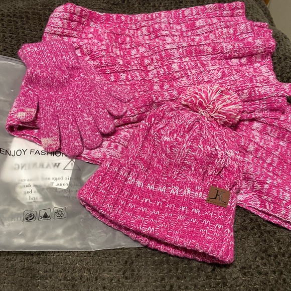 Accessories - Fleece lined hat set